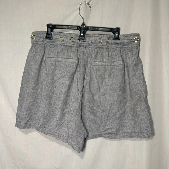 women's Michael Michael Kors linen blend belted pinstripe shorts size xl - Picture 2 of 4